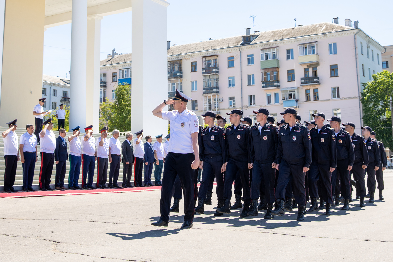 Чăваш Республикин Пуçлăхĕ Олег Николаев Раҫҫей Федерацийӗн Шалти ӗҫсен органӗсен ӗҫченӗн кунӗ ячӗпе саламлани