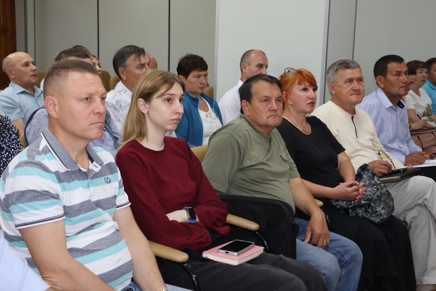 В администрации округа состоялось еженедельное совещание