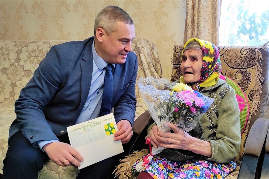 102 года исполнилось Федотовой А. Н., труженице тыла, строителю Казанского оборонительного рубежа