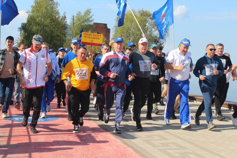 Евгений Кадышев и депутаты приняли участие во Всероссийском Дне бега «Кросс нации-2023»