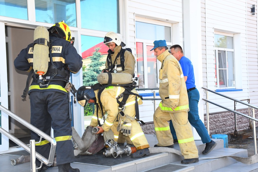 В здании администрации Батыревского муниципального округа проведены пожарно-тактические учения