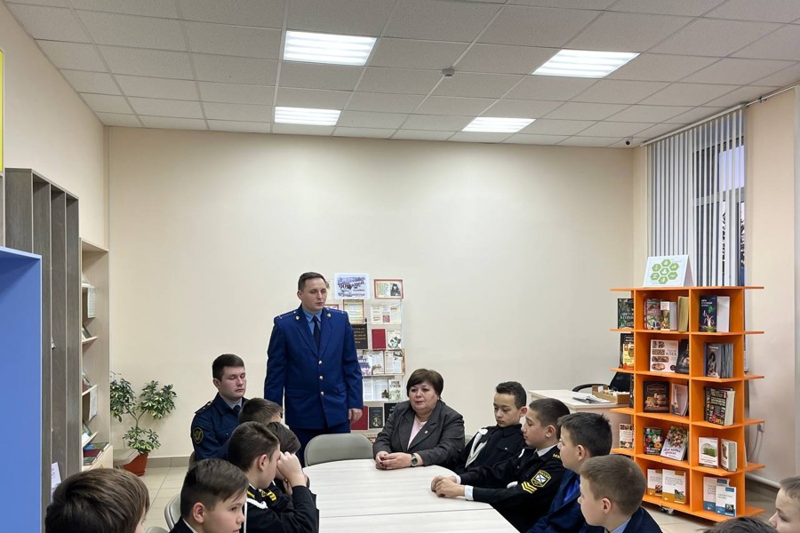 Состоялась встреча сотрудника   прокуратуры Батыревского района  с учащимися общеобразовательных школ в подростковом центре «Моя территория»