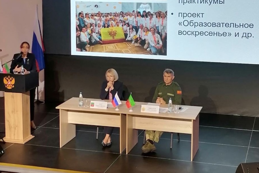 Делегация Минобразования Чувашской Республики под руководством Главы Чувашии Олега Николаева посетила подшефный регион