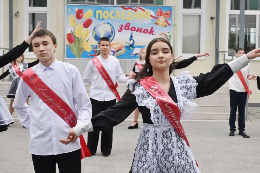 В добрый путь, выпускники!
