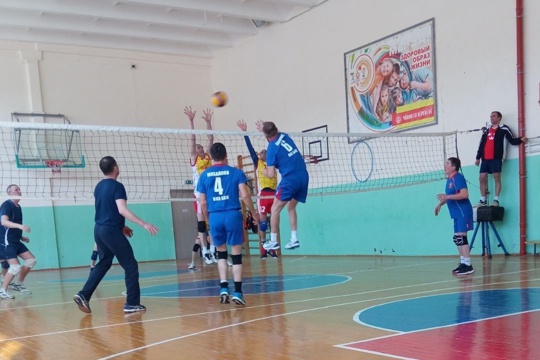 В Козловской СОШ №3 прошёл волейбольный турнир памяти учителя С.Д. Назарьева