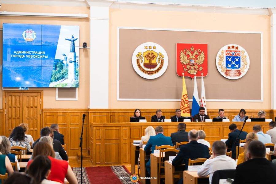 В Чебоксарах продолжается покос травы