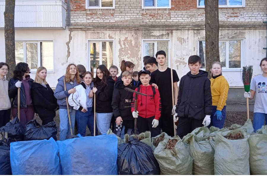 В Алатыре продолжается санитарная очистка города