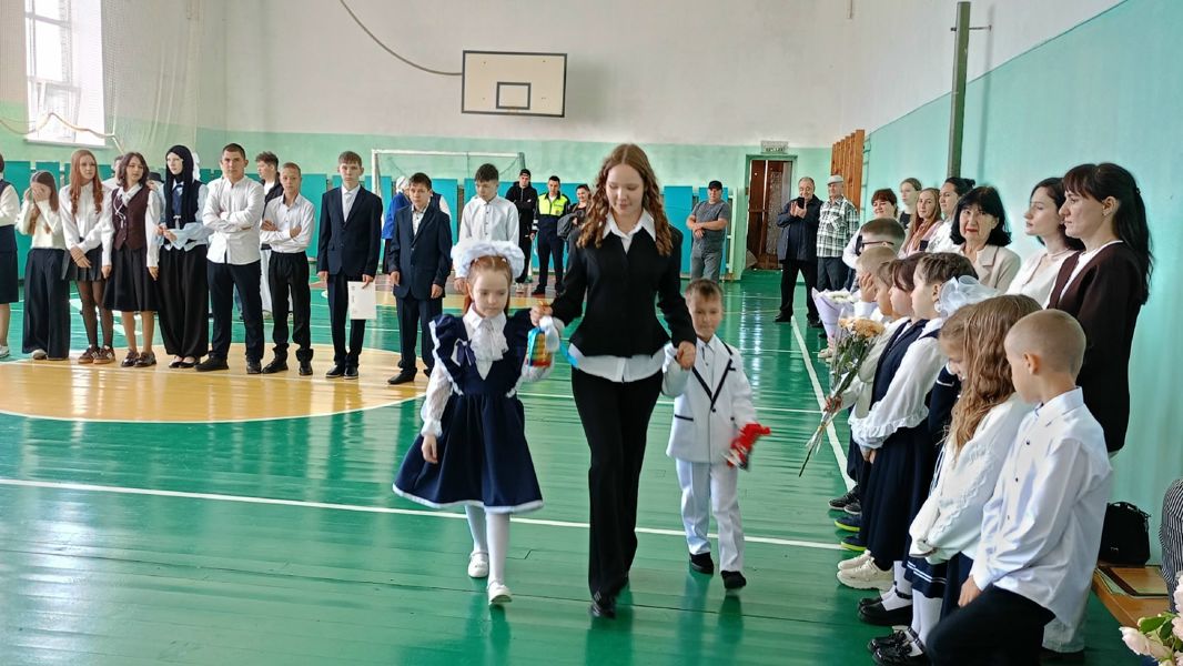 Торжественная линейка в Буинской СОШ, посвященная Дню знаний