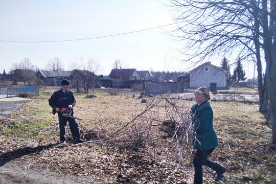 В пос. Саланчик прошел субботник