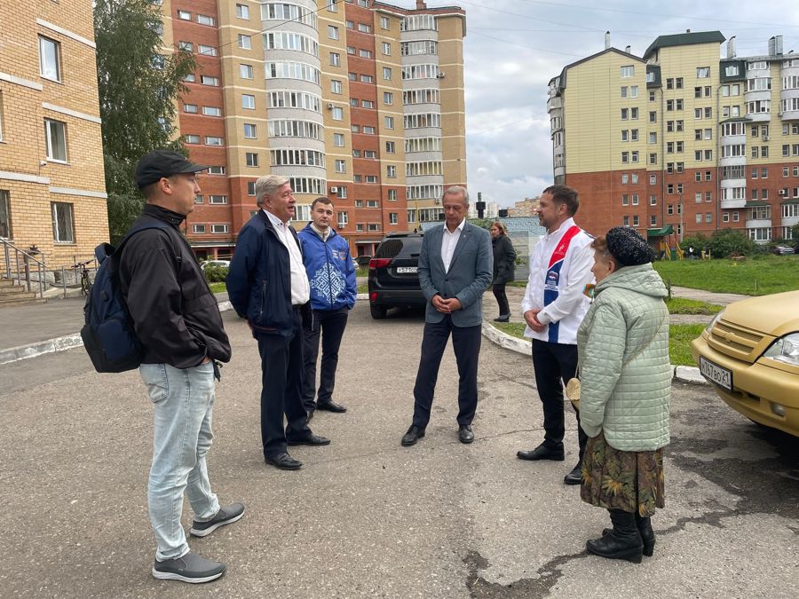 Благоустройство дворов, дороги и здравоохранение: в Чебоксарах продолжаются встречи с жителями
