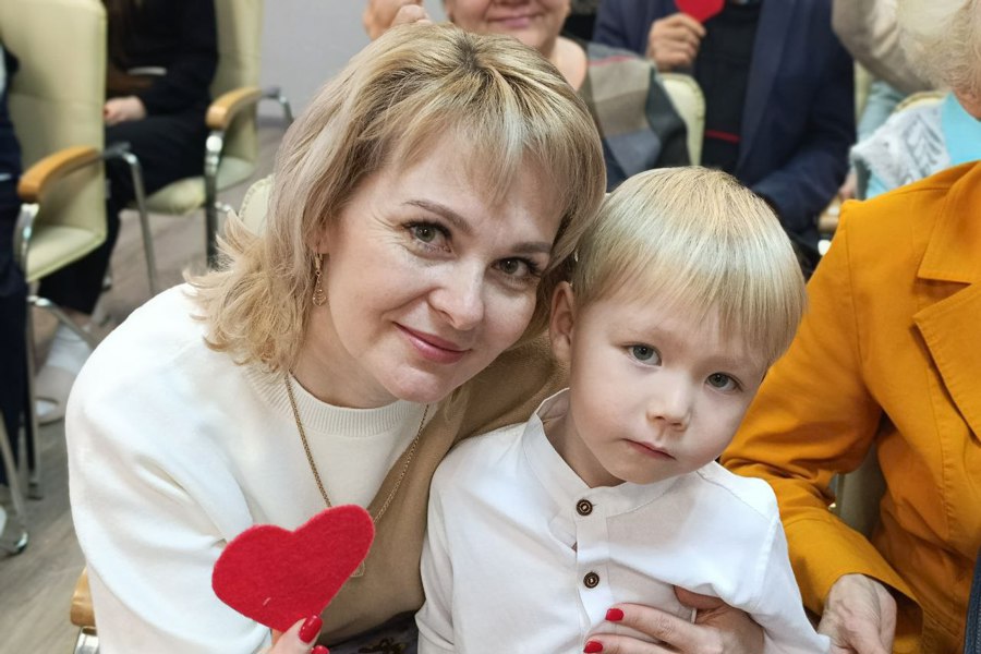 Маленькие артисты, большие сердца: детский сад №11 и трогательный концерт для старшего поколения