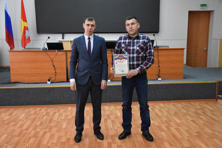 Глава Красноармейского муниципального округа Павел Семенов вручил представителям муниципалитета Благодарственные письма от командования 1251-го мотострелкового полка Южного военного округа