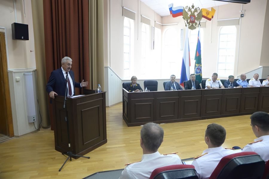 Поздравление Председателя Госсовета Чувашии Леонида Черкесова с Днем сотрудника органов следствия Российской Федерации