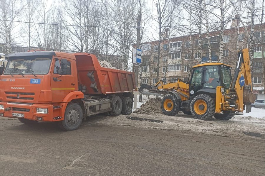 Специалисты АО «Дорэкс» продолжают  текущие работы по содержанию дорог города