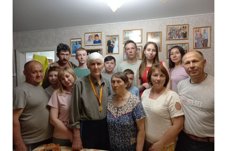 Золотую свадьбу сыграли супруги Александр и Валентина Васильковы, жители д. Новые Игити