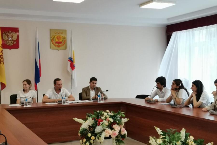 Представителям национально-культурных объединений Чувашии рассказали о фейках и рисках