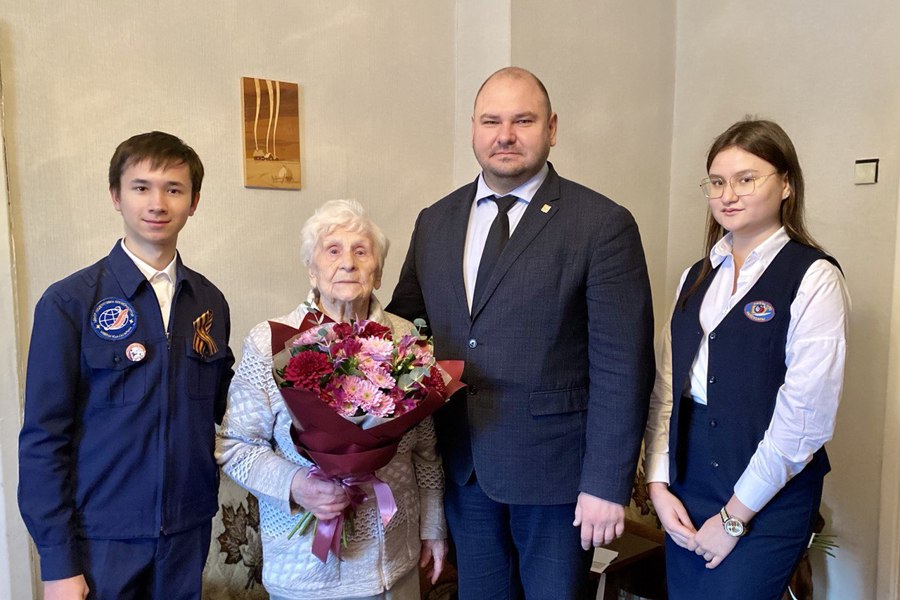 В Чебоксарах поздравили со 100-летием Анастасию Михайловну Шорникову