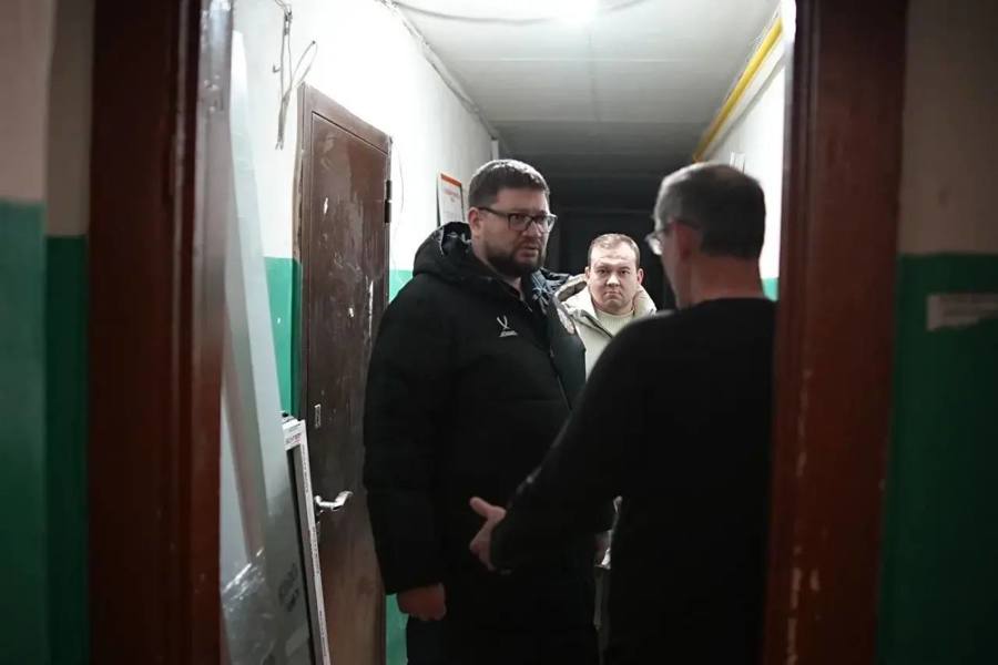 Глава города Чебоксары провел выездной штаб на месте падения БПЛА и встретился с жителями