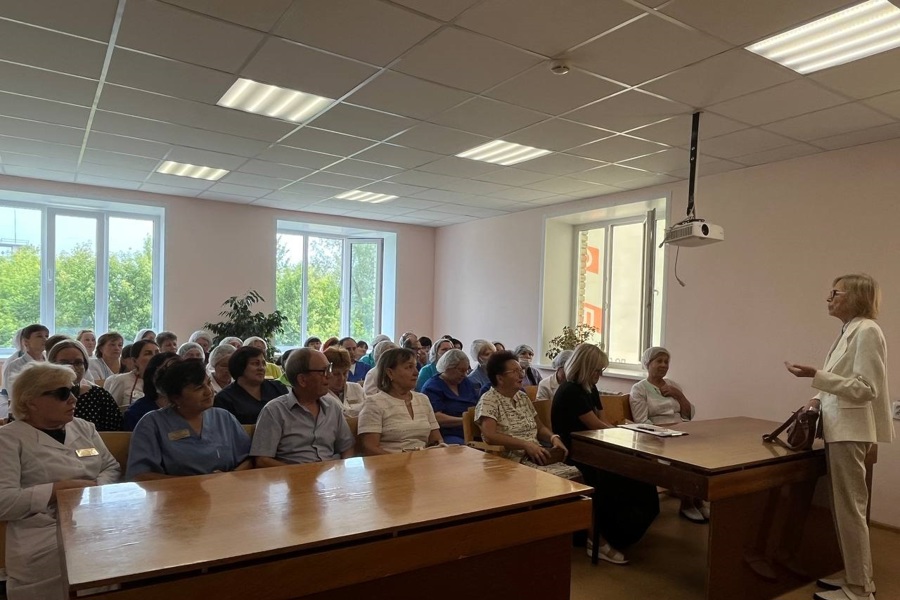 26 июля Общественный совет при Минздраве Чувашии провел выездное заседание в Красноармейском филиале Больницы скорой медицинской помощи.