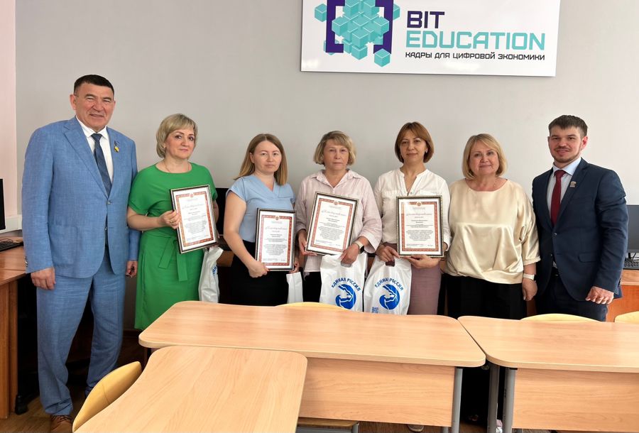 Депутат Юрий Зорин встретился с педагогическим коллективом школы № 24 города Чебоксары