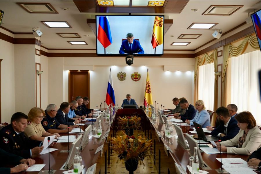 Олег Николаев поручил усилить работу с семьями: с начала года около 500 подростков находились вне дома в ночное время