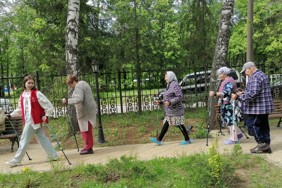 Заботимся о здоровье ветеранов: в госпитале продолжаются мастер-классы по cеверной ходьбе