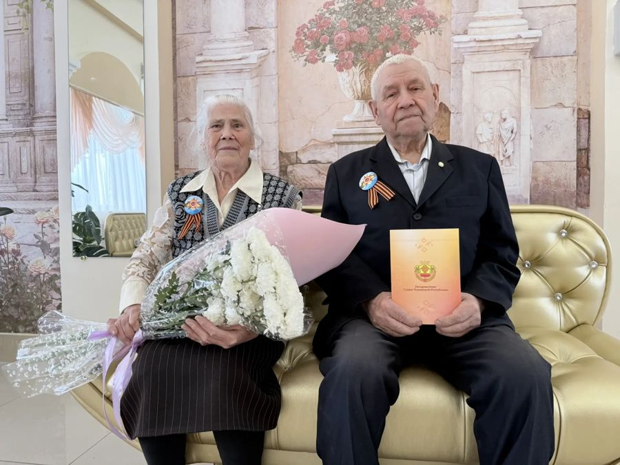 65 лет совместной жизни отметили супруги Фроловы, проживающие в Шемуршинском округе.