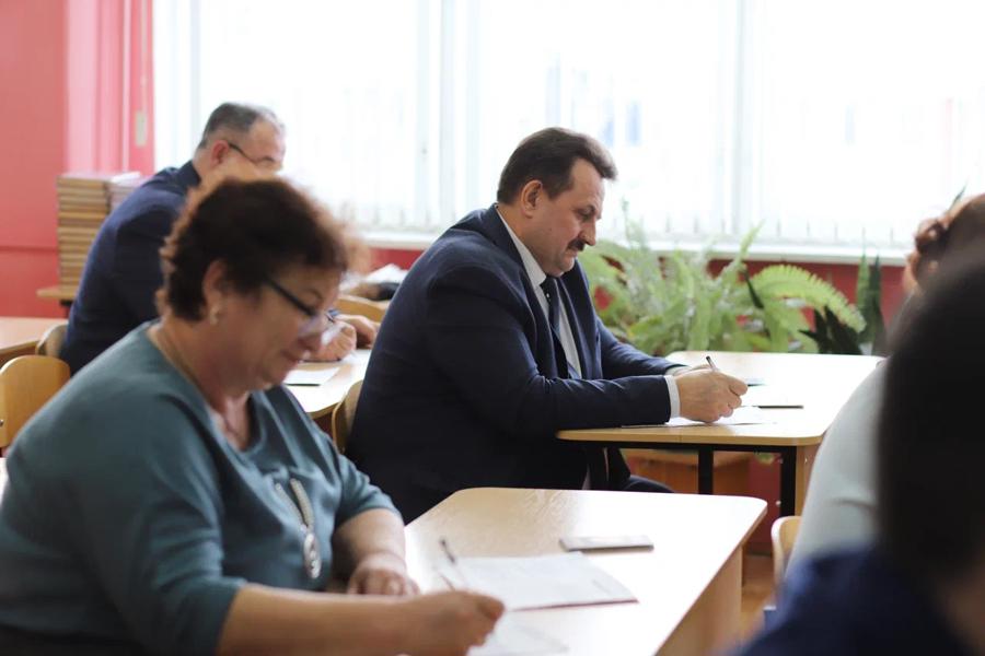 В Порецкой школе прошла Всероссийская акция «Сдаем вместе. День сдачи ЕГЭ родителями»