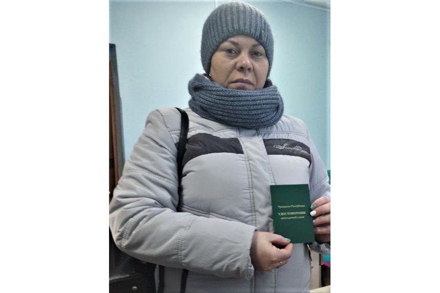 Семье из Красночетайского муниципального округа вручили удостоверение многодетной семьи
