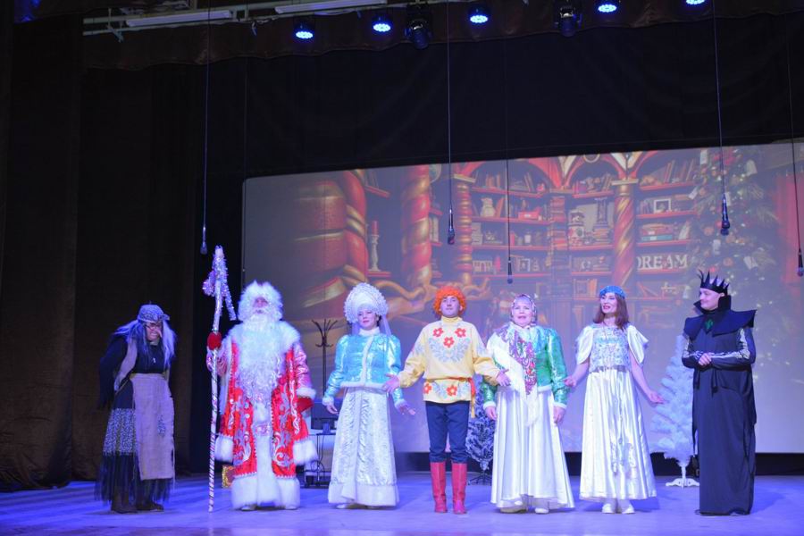 В Вурнарах состоялся театрализованный концерт «Новогоднее перевоплощение»