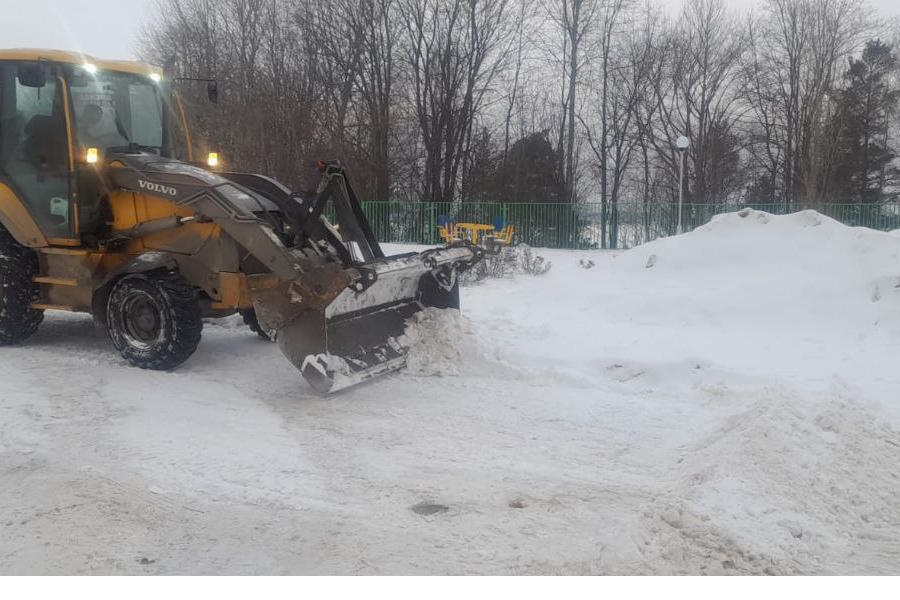 Подрядной организацией АО «Дорэкс» на уборку городских дорог направлено 92 рабочих