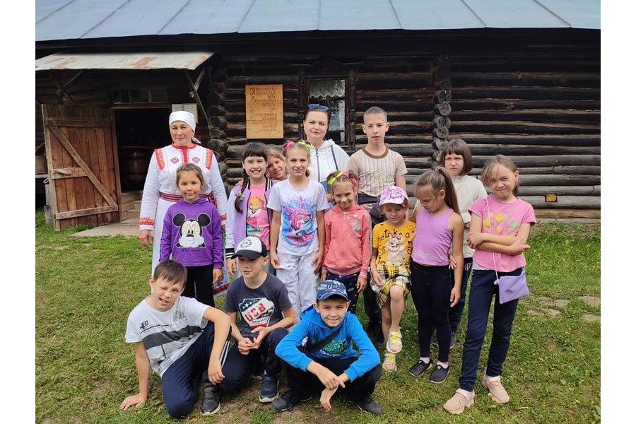Дети оздоровительного лагеря знакомятся с традициями и бытом чувашских крестьян
