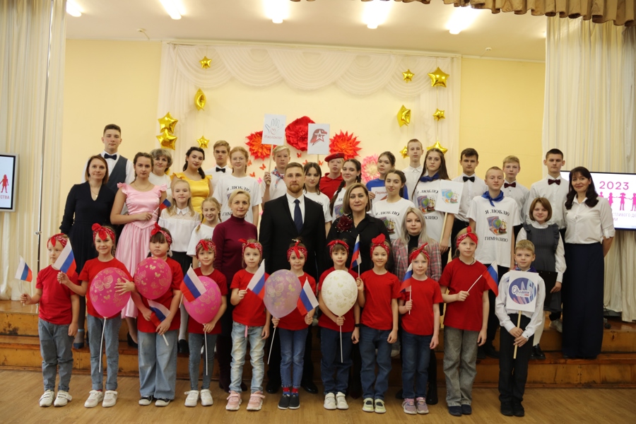 Олег Николаев подписал распоряжение о присуждении ежегодных грантов образовательным организациям Чувашии