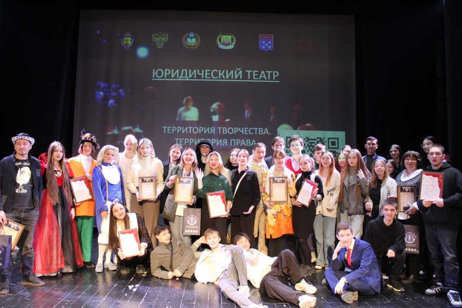 В Чебоксарах прошёл фестиваль «Юридический театр: роли и представления»