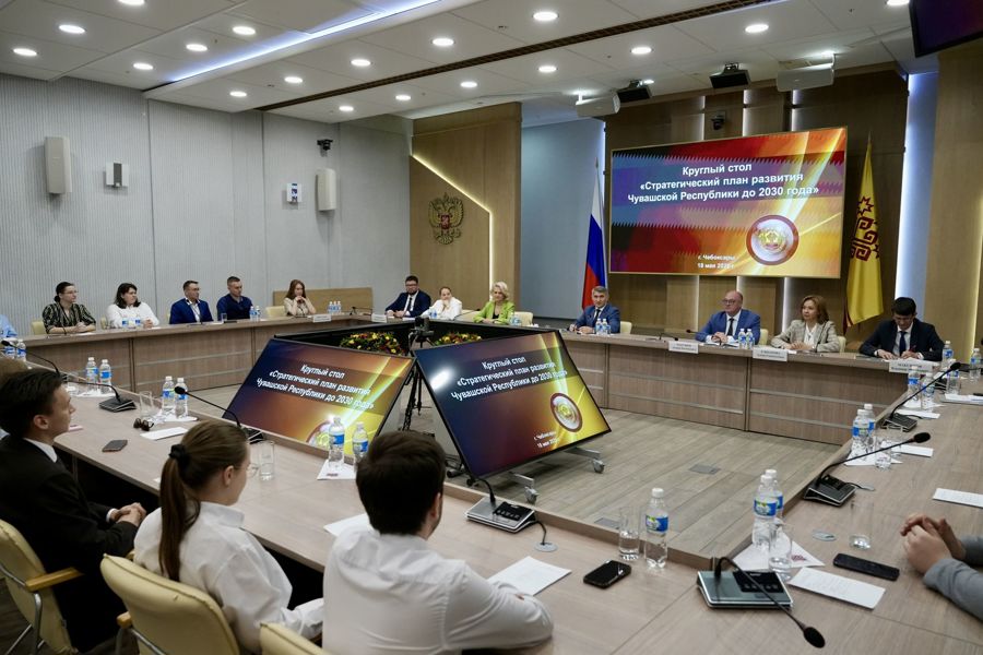 От теории к реальным кейсам: Олег Николаев представил будущим управленцам из Москвы примеры развития Чувашии