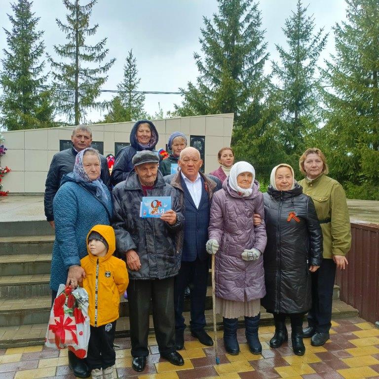 В Янтиковском территориальном отделе возложили венки к памятникам и обелискам