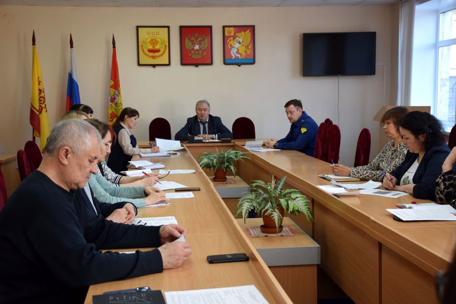 Комиссия по делам несовершеннолетних обсудила вопросы безопасности и адаптации детей