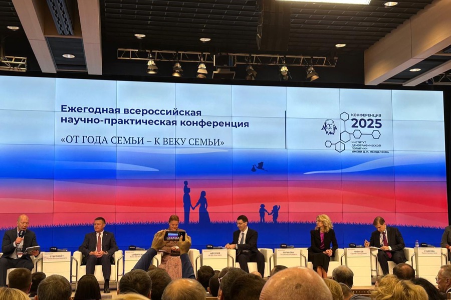 Владимир Степанов принимает участие во всероссийской конференции «От года семьи - к веку семьи»