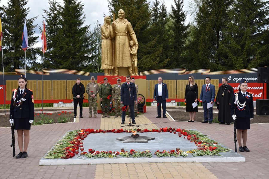 Жители Красноармейского муниципального округа почтили память защитников Отечества времен Великой Отечественной войны