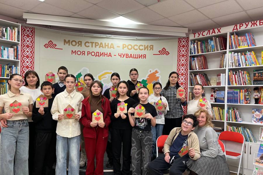 Дети Комсомольского округа стали участниками творческого мастер- класса «Моей маме!»