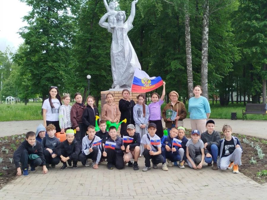 В парке культуры и отдыха п. Урмары дан старт яркой экологической инициативе
