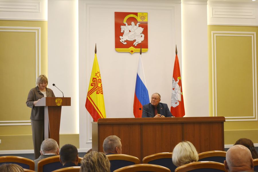 Глава округа Леонард Левый провел еженедельное совещание с руководителями