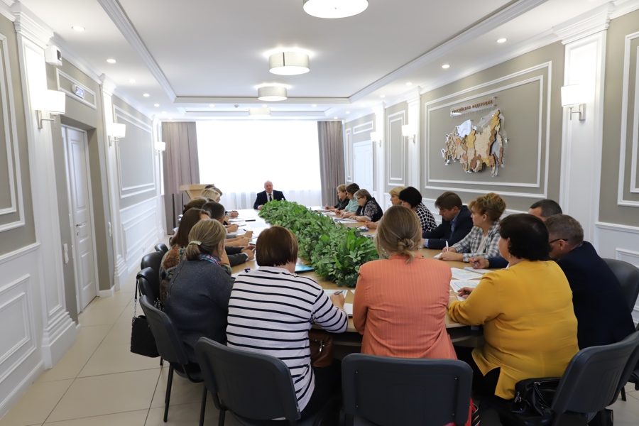 На совещании руководителей образовательных учреждений Яльчикского муниципального округа обсуждены актуальные вопросы
