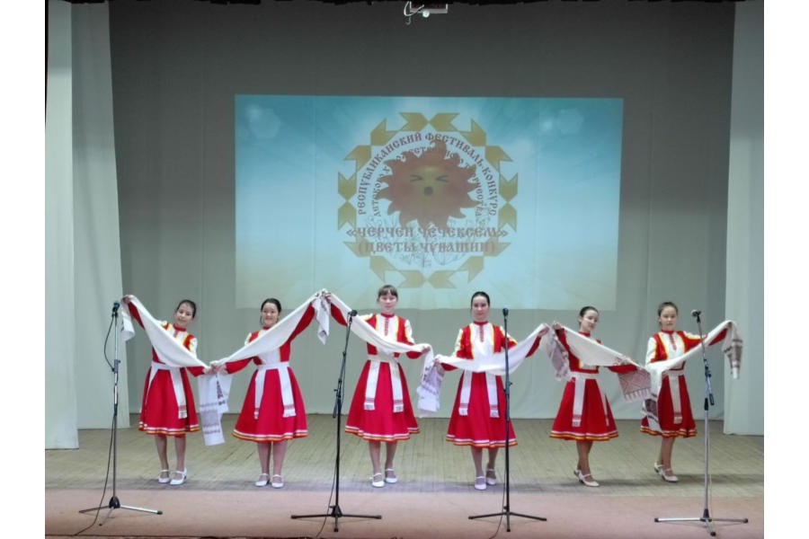 В Аликовском муниципальном округе состоялся зональный этап республиканских фестивалей народного творчества «Салют Победы» и детского художественного творчества «Цветы Чувашии»