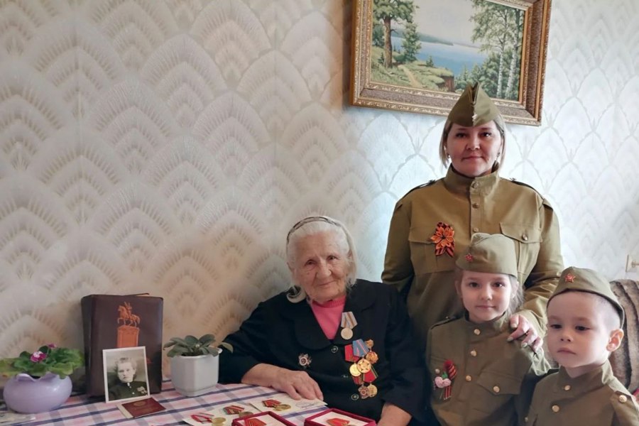 Дошкольники г. Чебоксары вручили «Цветок ветерану» в благодарность за Великую Победу