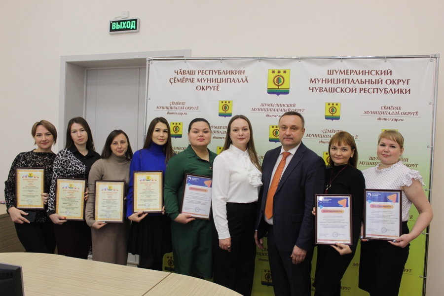 Дмитрий Головин  вручил благодарности волонтерам Шумерлинского муниципального округа
