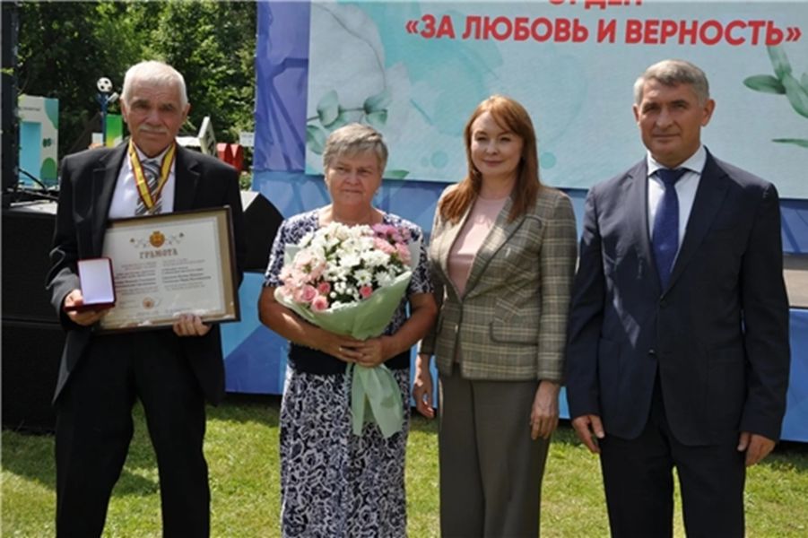 Семья Саксонкиных из Порецкого удостоена ордена «За любовь и верность»