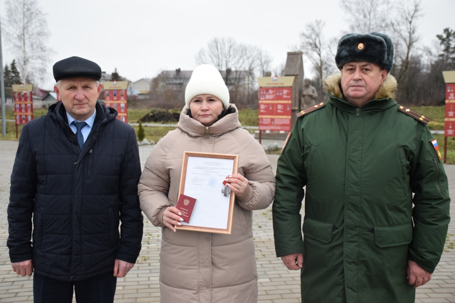 «Вечная память героям»: ордена Мужества вручены семьям погибших бойцов
