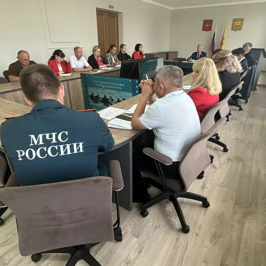 Рабочая неделя в Урмарском округе началась с традиционного расширенного совещания