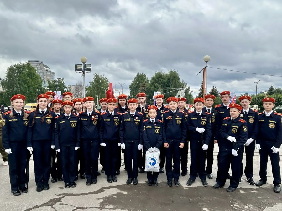 Кадеты и школьники Новочебоксарска почтили память героев в Парке Победы